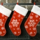 Kalėdinės kojinės dovanoms: kaip pasirinkti ir kaip tai padaryti patys?