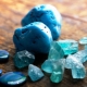Blå steiner: typer, applikasjoner og pleie
