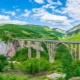 Dzhurdzhevicha Bridge: En beskrivelse av hvor den ligger og hvordan kommer du dit?