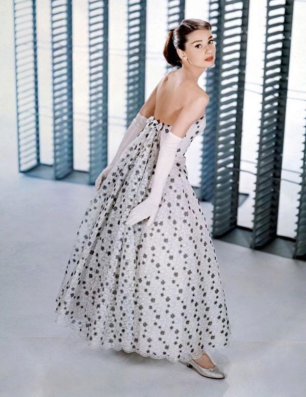 Одри Хепбърн Роклис: характеристики на стил, вечерни и сватбени рокли в .