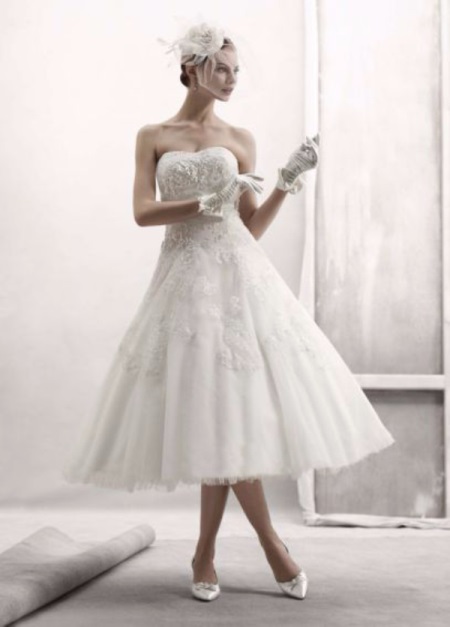 فستان زفاف قصير A- صورة ظلية