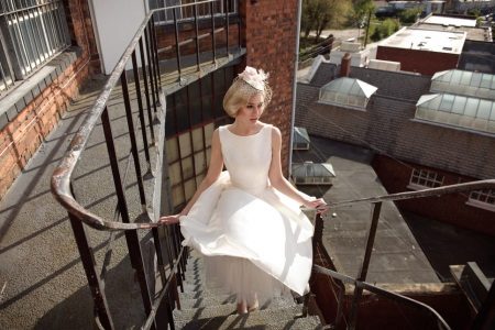 فستان زفاف قصير مع قبعة