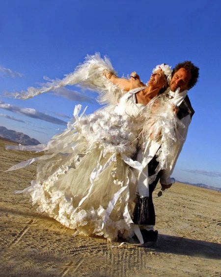 فستان زفاف من البولي ايثيلين