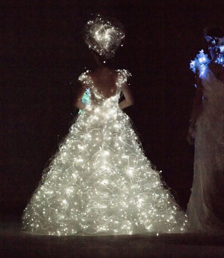 فستان الزفاف مع المصابيح
