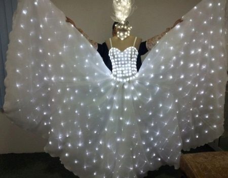 Gaun pengantin dengan lampu LED