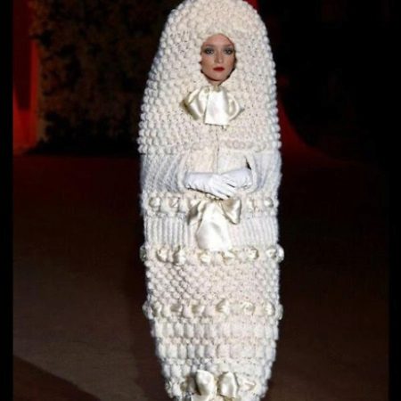 Cocoon šaty od Yves Saint Laurent