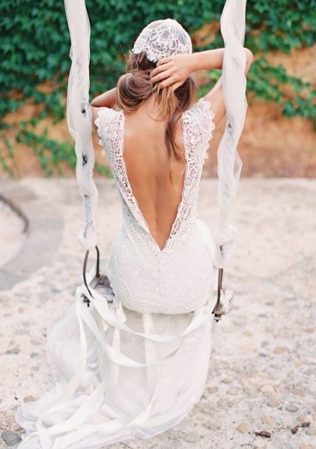 Vestido de novia con espalda abierta.