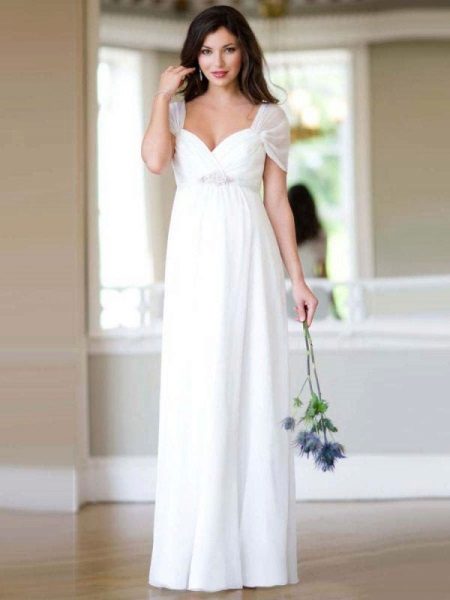 Paprasta elegantiška vestuvių suknelė