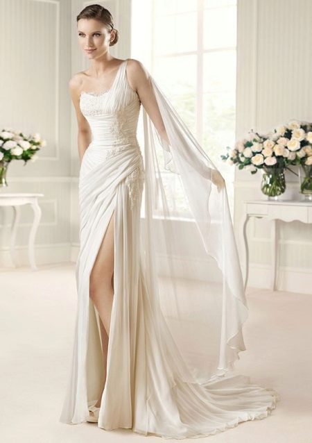 Gaun perkahwinan pengantin lurus dengan satu bahu