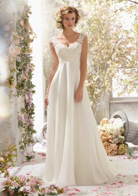 Gaun pengantin yang indah dengan tali