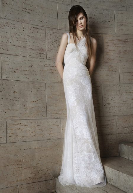השמלה חתונה ישר על ידי ורה וונג