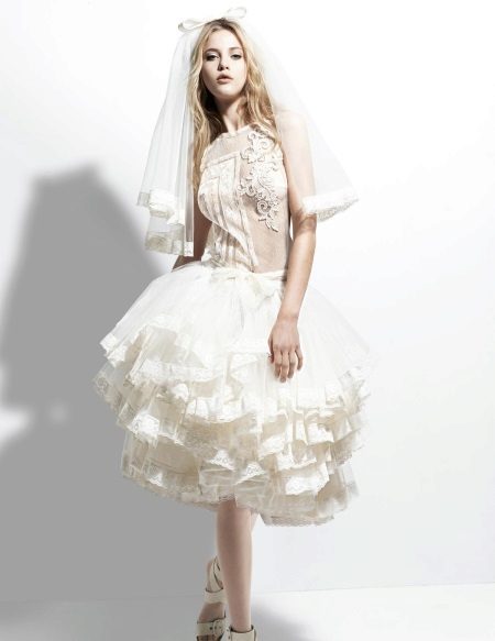 Bryllup kort kjole av Yolan Chris
