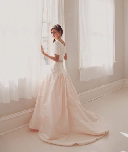 Vestido de noiva modesto com costas fechadas