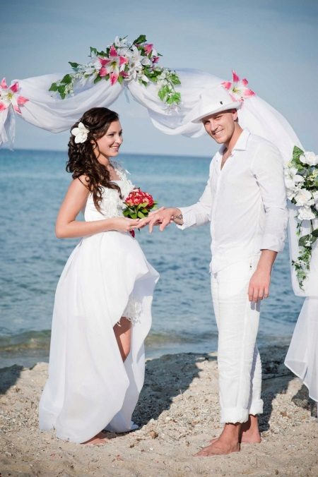תסרוקת חתונה עבור שמלת קיץ החתונה