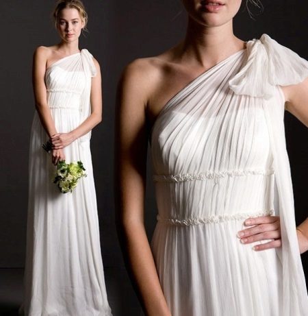 Gaun pengantin dalam gaya Greek dengan pinggang biasa