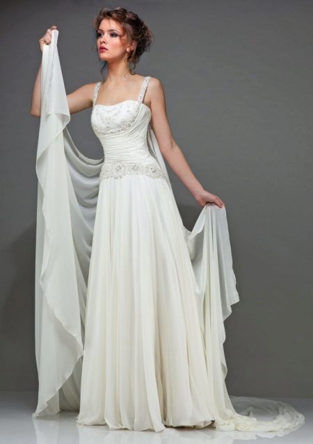 Vestido de novia en estilo griego con tirantes finos.
