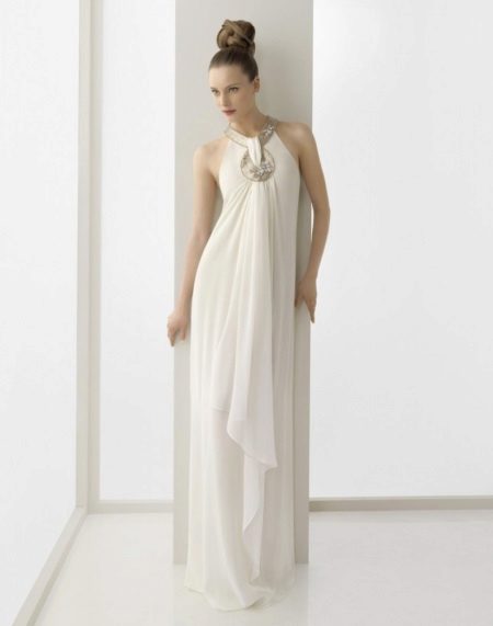 فستان زفاف يوناني مع رقبة مغلقة