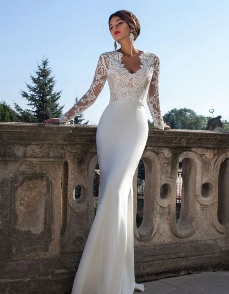 Сватбена рокля от дизайнери Crystal Design с ажурна горна част