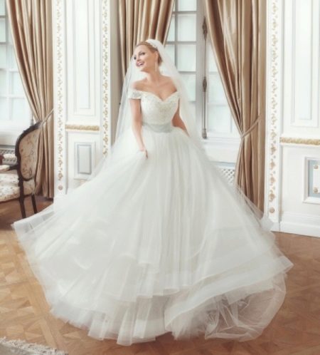 Gaun pengantin yang indah dari Angel Atelier