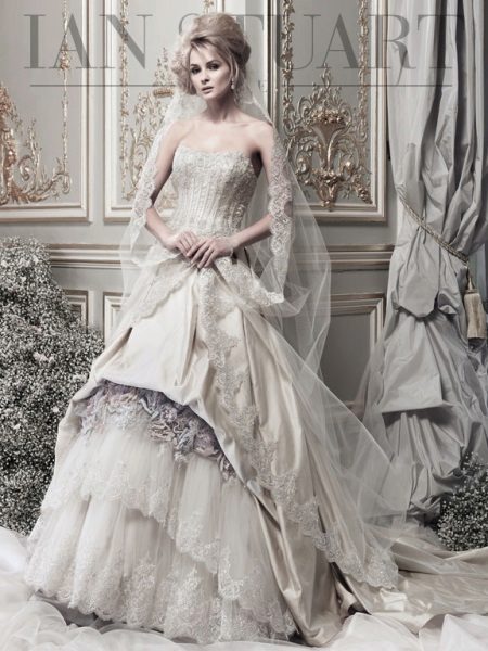 שמלת חתונה מאת איאן סטיוארט