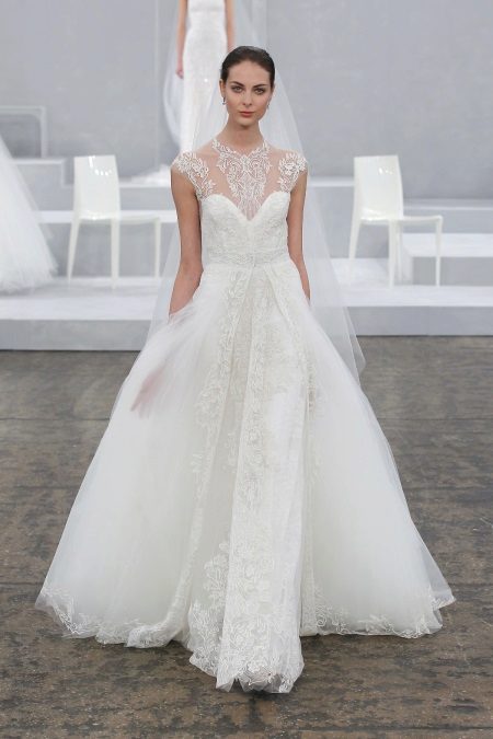 فستان زفاف من مونيك لويلير الرائع