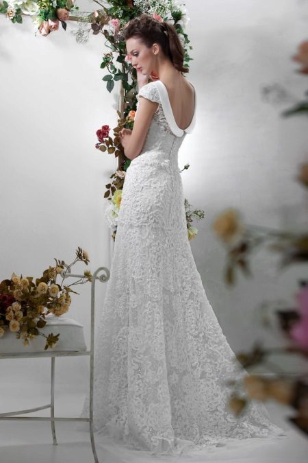 فستان زفاف مع ظهر مفتوح جزئيًا من Papilio