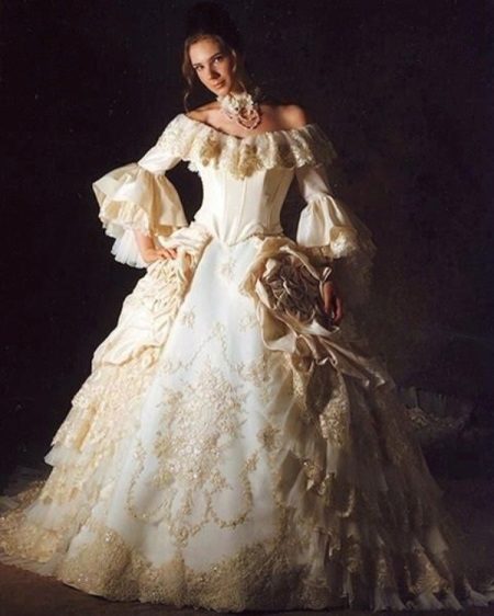 Vestido de novia en estilo victoriano.