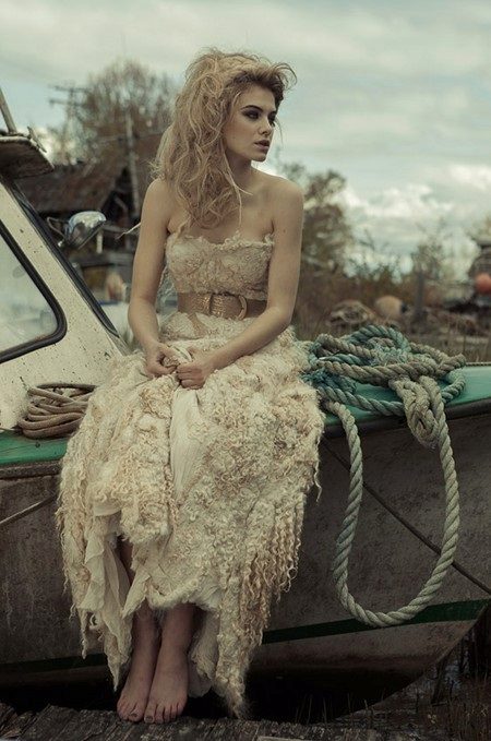 Vestido de novia de lana y seda.