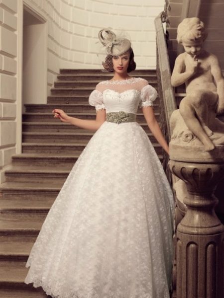 Vestido de novia estilizado antiguo.