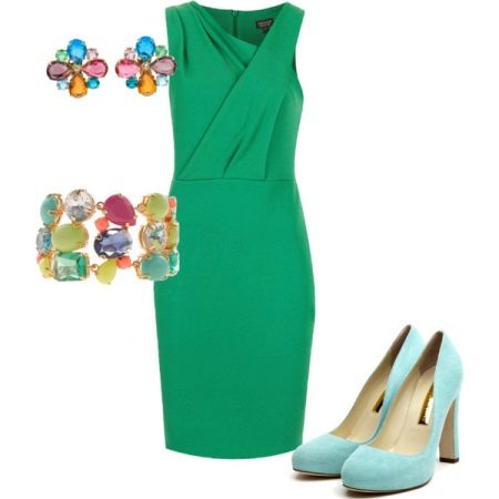 Smaragdinė suknelė ir dangaus batai