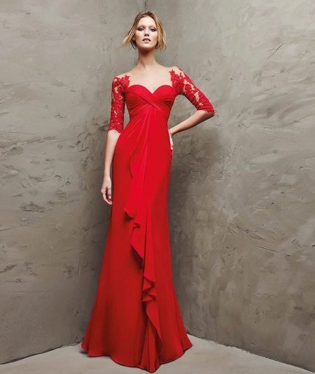 abito da sera rosso con guipure di Pronovias