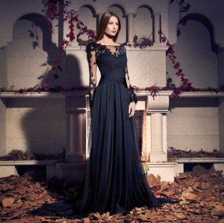 Gaun malam hitam