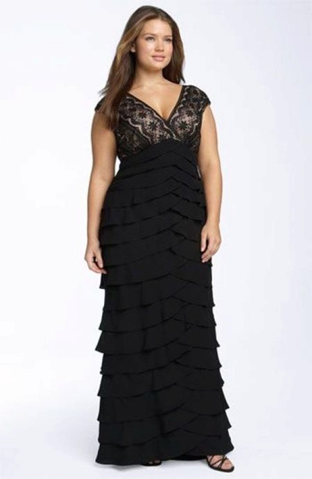 Βραδινό φόρεμα για πλήρη μαύρο με φούστα πολλαπλών στρωμάτων