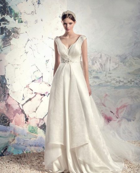 „Empire“ stiliaus vestuvių suknelė