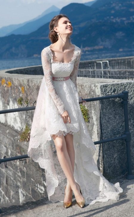 فستان الزفاف الدانتيل الجبهة قصيرة طويلة الى الوراء