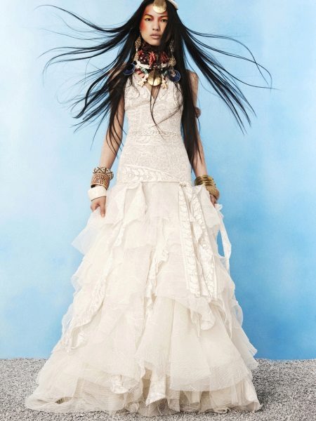 boho nėrinių vestuvių suknelė