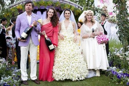 فستان زفاف ساتي كازانوفا