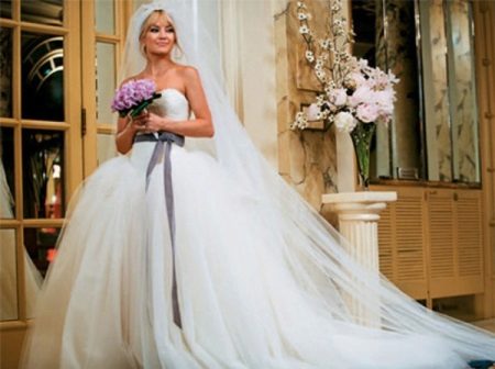 Svatební šaty Kate Hudson