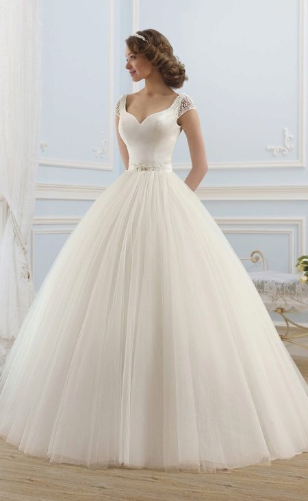 Magnífico vestido de novia de la colección ROMANCE de Naviblue Bridal