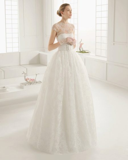 Lace Top Wedding Dress av Rosa Klara