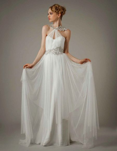 Gaun pengantin dalam gaya Greek dengan tali salib