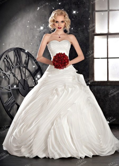 Vestuvių suknelė iš „To Be Bride 2014“