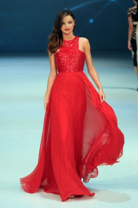 Raudona vakaro suknelė naujiems 2016 metams