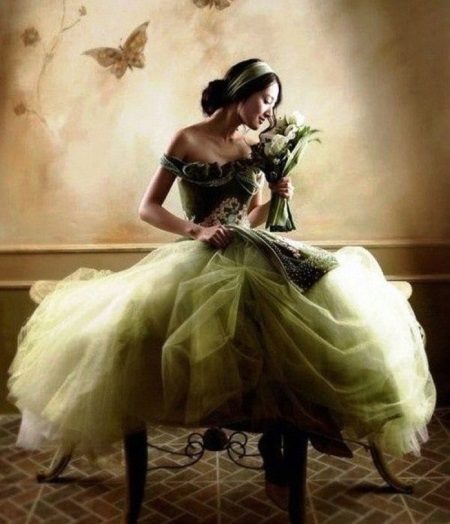 Зелена сватбена рокля великолепна