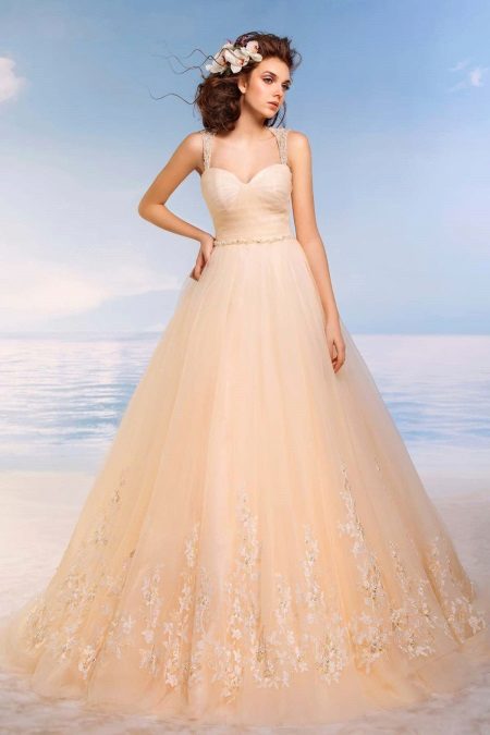 Великолепна сватбена рокля с цвят на праскова