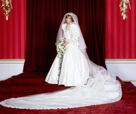 Gaun pengantin yang mahal Princess Diana