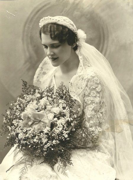 Antik brudekjole med blonder
