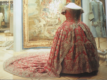 Bröllopsklänning röd antik