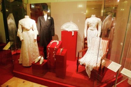 Vintage wedding dress na may tren