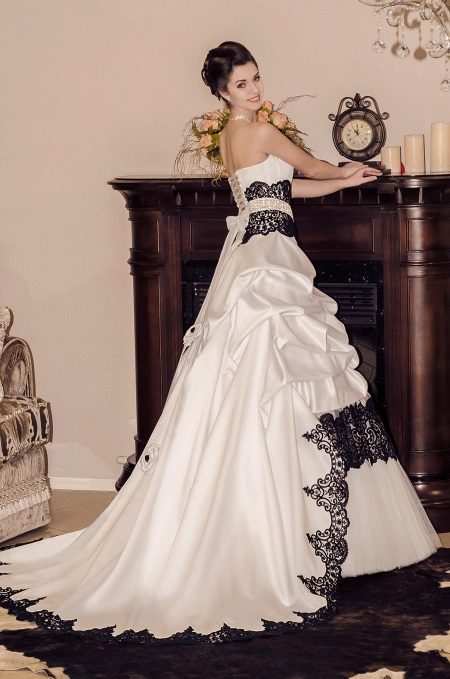 Esküvői ruha, fekete csipkével, Victoria Karandasheva